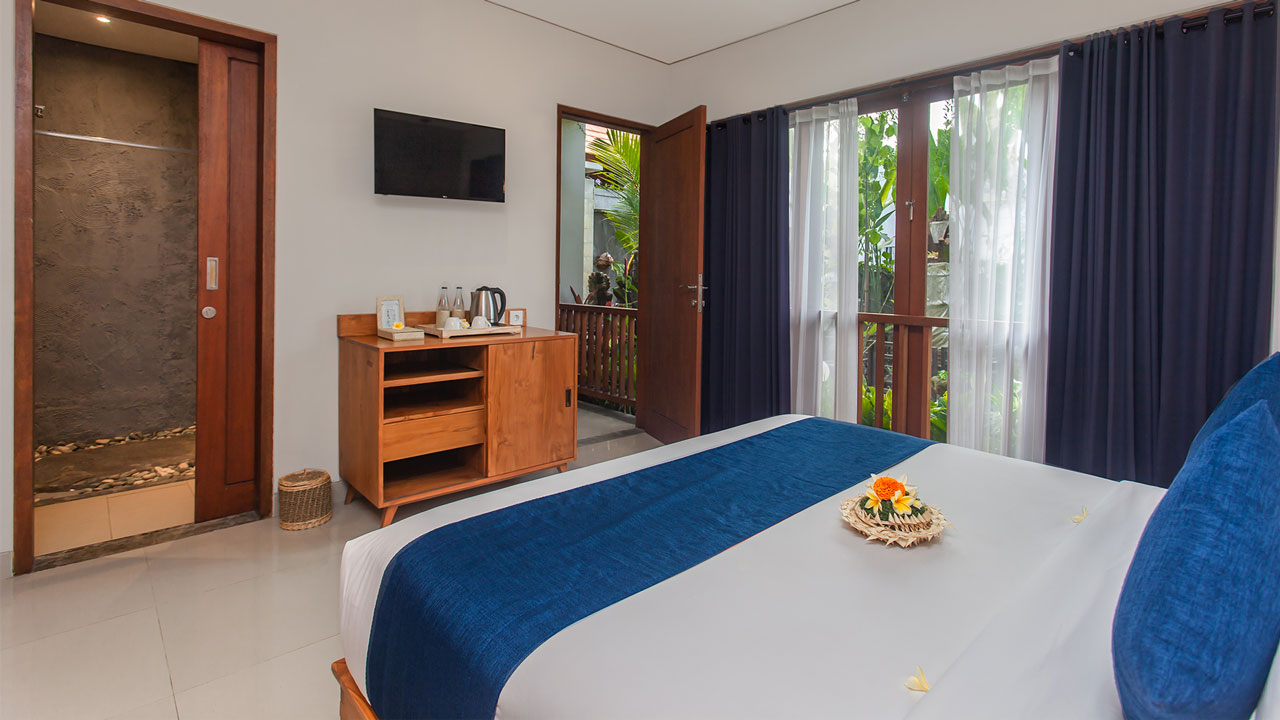 Six Bedrooms Villa